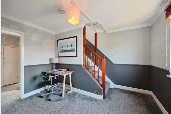 2 Bedroom Maisonette To Rent In Church Road, Watford, WD17