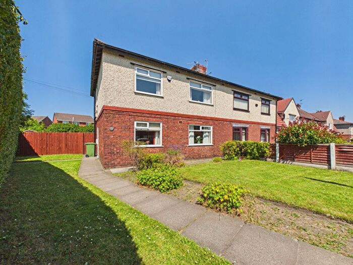3 Bedroom Semi-Detached House For Sale In Manchester Road, Tyldesley, M29