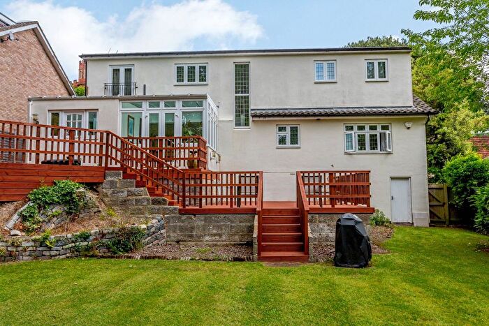 5 Bedroom Detached House For Sale In Courtleas, Cobham, KT11