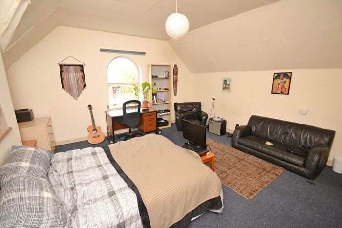 7 Bedroom Semi-Detached House To Rent In Brunswick Road, Withington, Manchester, M20