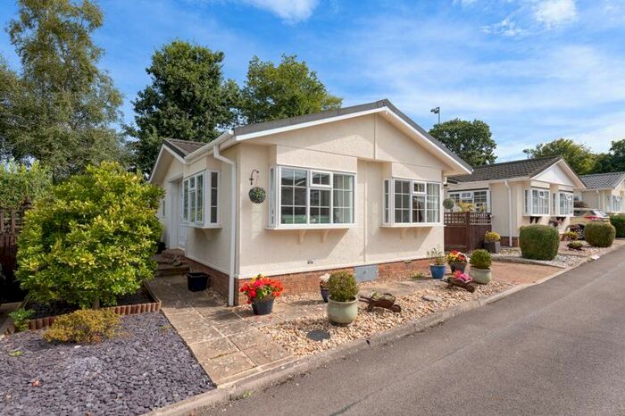 2 Bedroom Bungalow For Sale In Eastbourne Road, Uckfield, TN22