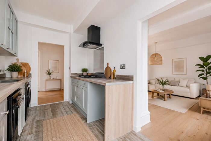 3 Bedroom Flat To Rent In King Henry's Road, Primrose Hill, NW3