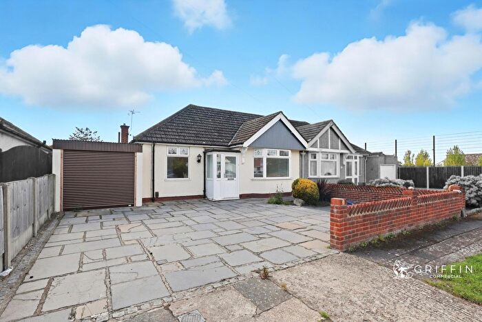 3 Bedroom Semi-detached Bungalow For Sale In Tennyson Avenue, Grays, RM17