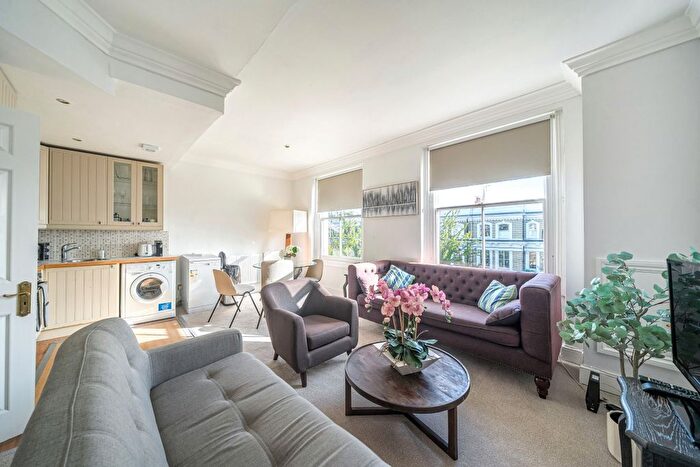 2 Bedroom Flat To Rent In Redcliffe Gardens, London, SW10