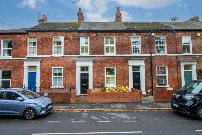 3 Bedroom Terraced House For Sale In College Grove Road, Wakefield, WF1
