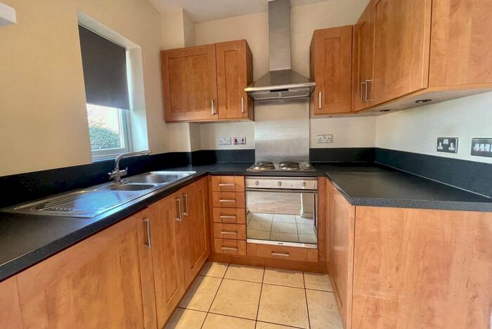 2 Bedroom Flat To Rent In Sovereign Heights, Langley, Slough, SL3
