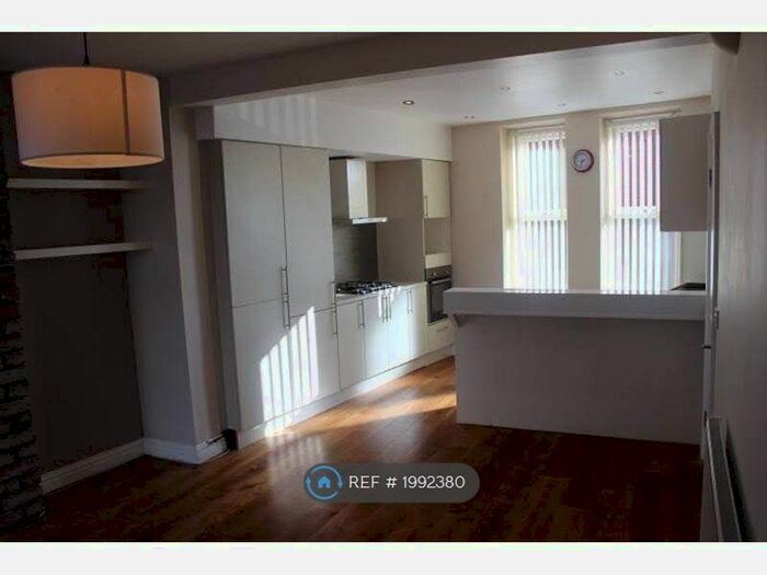 2 Bedroom Flat To Rent In Evansfield Road, Cardiff, CF14