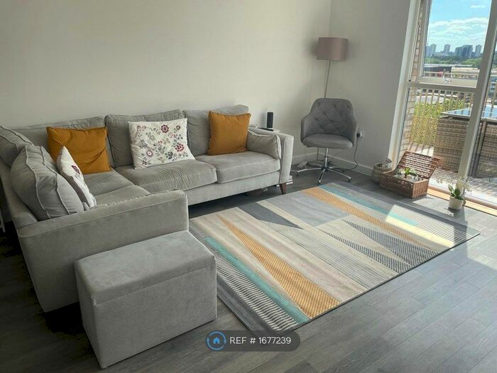 3 Bedroom Flat To Rent In Corbet Gardens, London, W3