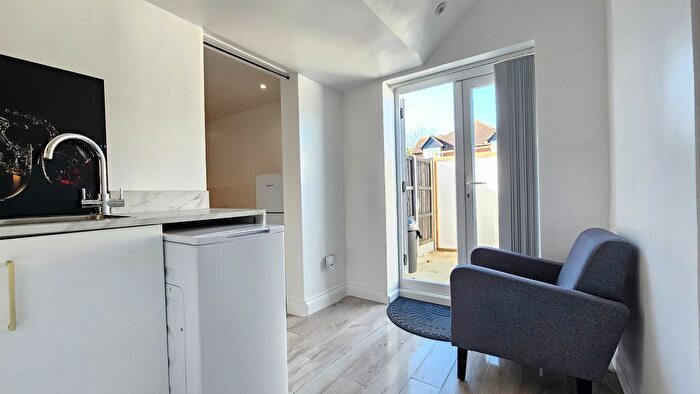 Maisonette To Rent In Knights Manor Way, Dartford, DA1