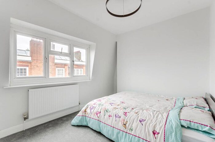 3 Bedroom Flat For Sale In Lisson Street, Lisson Grove, London, NW1