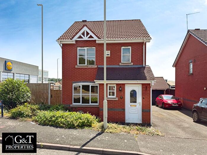 3 Bedroom Detached House For Sale In Amphletts Close, Dudley, DY2