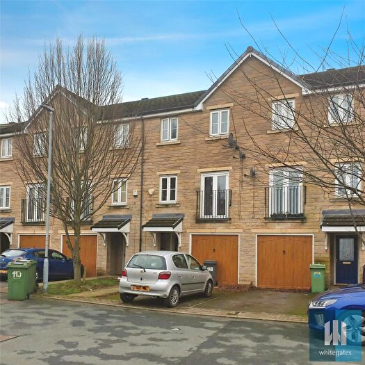 3 Bedroom Terraced House To Rent In Clare Hill View, Huddersfield, HD1