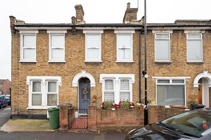 3 Bedroom House To Rent In Coopers Lane, London, E10
