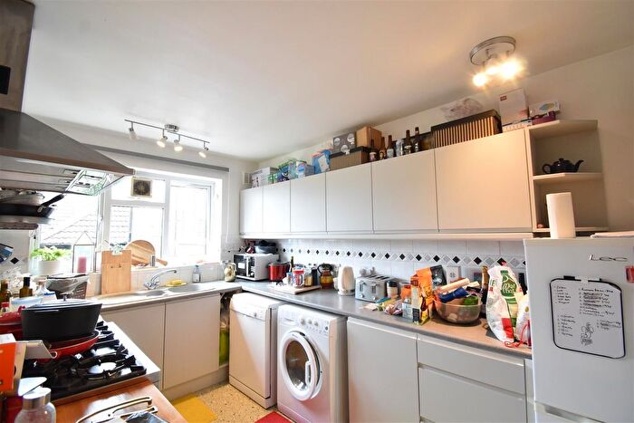 2 Bedroom Flat To Rent In Cranes Park, Surbiton, KT5