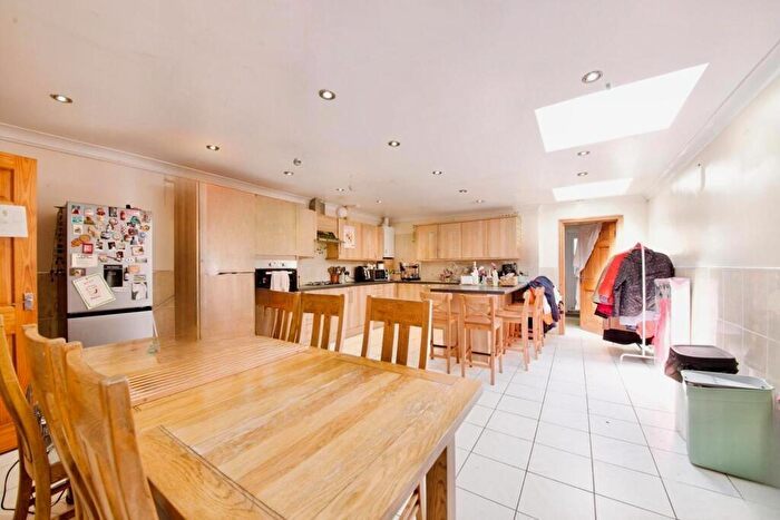 4 Bedroom Terraced House For Sale In Cottenham Road, Walthamstow, E17
