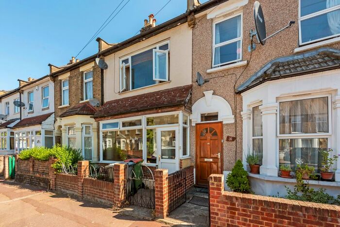 3 Bedroom Terraced House To Rent In St Albans, London, E6