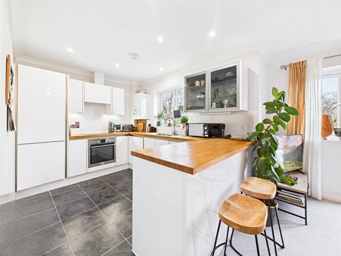 2 Bedroom Flat To Rent In Trematon Place, Teddington, TW11