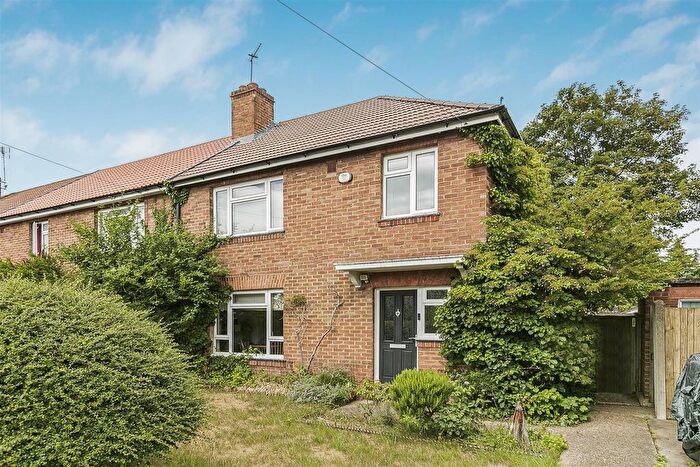 3 Bedroom Property To Rent In Randle Road, Richmond, TW10