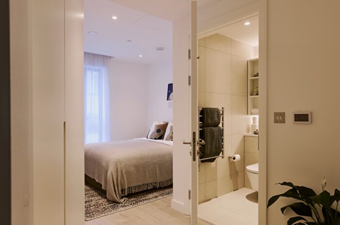 2 Bedroom Apartment To Rent In New Drum Street, Tower Hamlets, London, E1