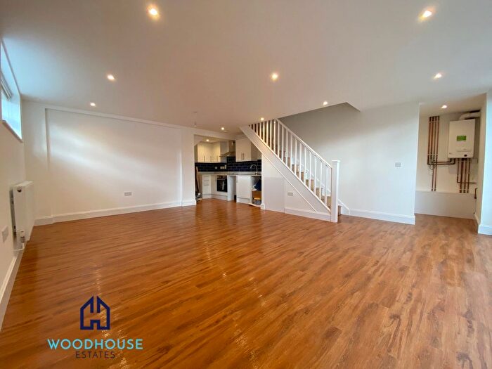 2 Bedroom Flat To Rent In West Green Road, London, N15