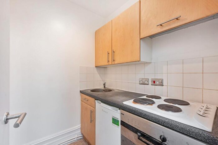 Flat To Rent In Arkwright Road, NW3