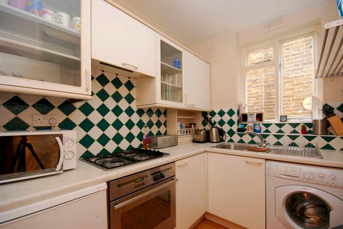 2 Bedroom Flat To Rent In Oakhurst Grove, East Dulwich, London, SE22