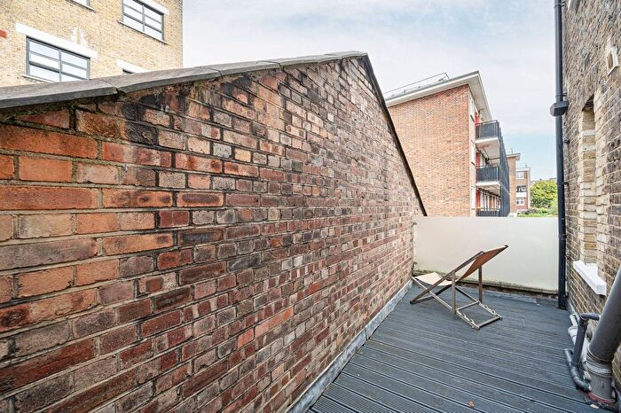 2 Bedroom Flat To Rent In Ellsworth Street, Bethnal Green, London, E2