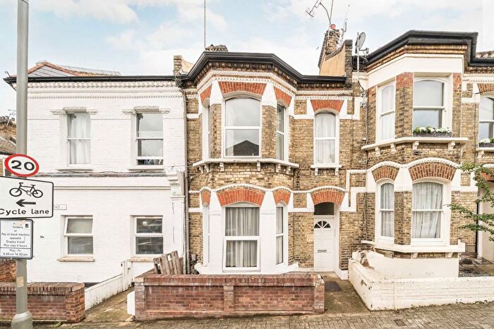 1 Bedroom Flat To Rent In Harbut Road, Battersea, SW11