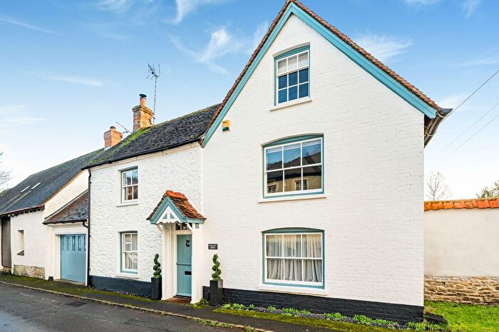 5 Bedroom Country House For Sale In High Street, Haddenham, Aylesbury, Buckinghamshire, HP17
