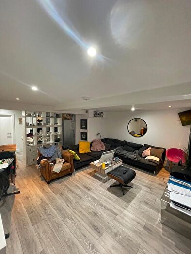 2 Bedroom Flat To Rent In Wimbledon Hill Road, London, SW19