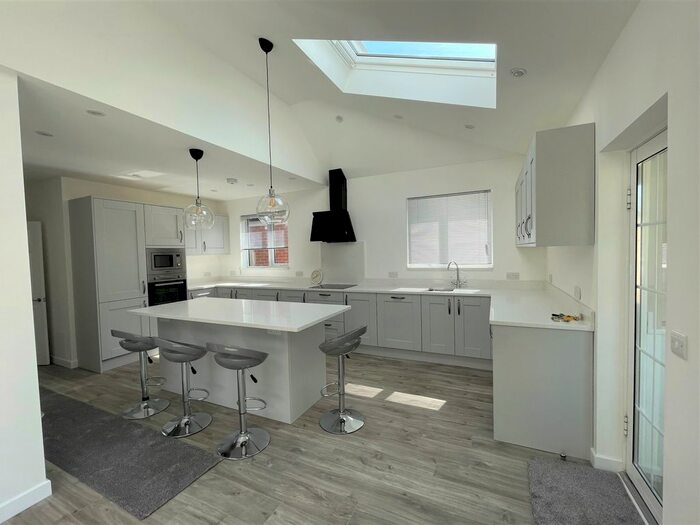 4 Bedroom Detached House To Rent In Hawthorne Avenue, Ruislip, HA4