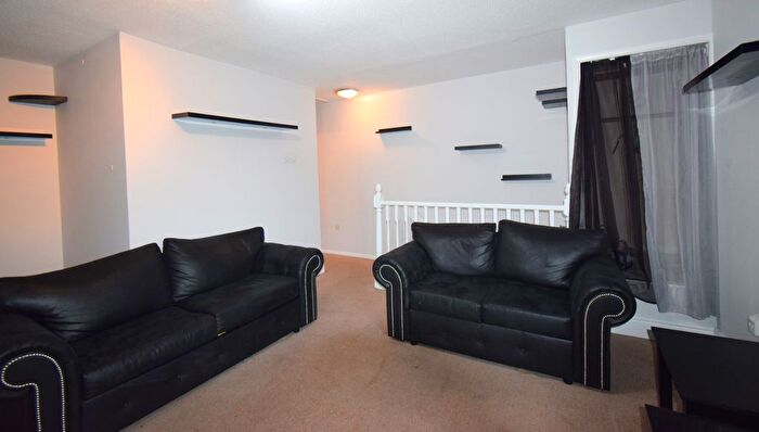 1 Bedroom Flat To Rent In Gate Close, Borehamwood, WD6