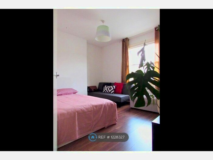 1 Bedroom Flat To Rent In Batoum Gardens, London, W6