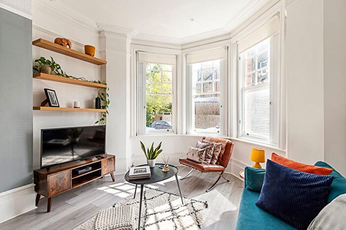 2 Bedroom Flat To Rent In Flat B Milton Park, London, N6