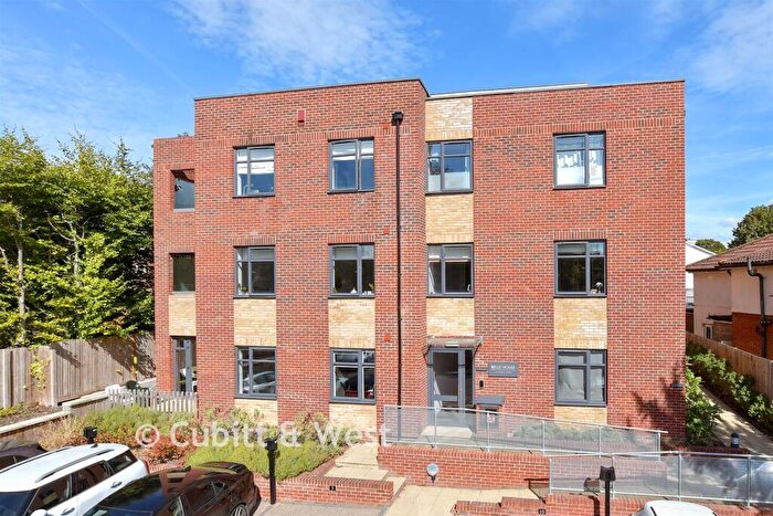 2 Bedroom Flat For Sale In Grange Road, Sutton, Surrey, SM2