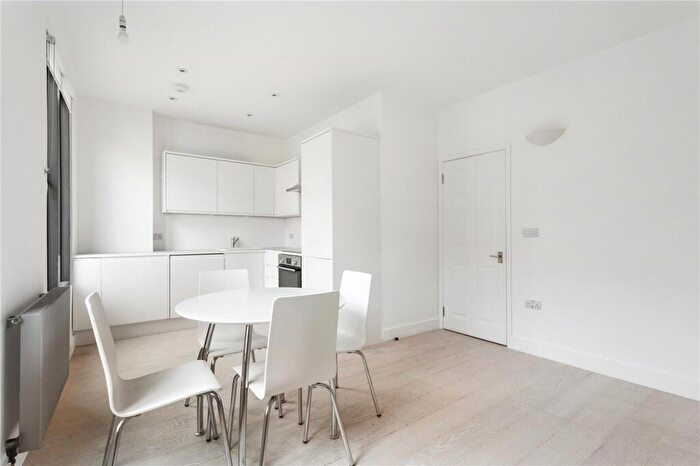 2 Bedroom Apartment To Rent In Hoxton Street, London, N1