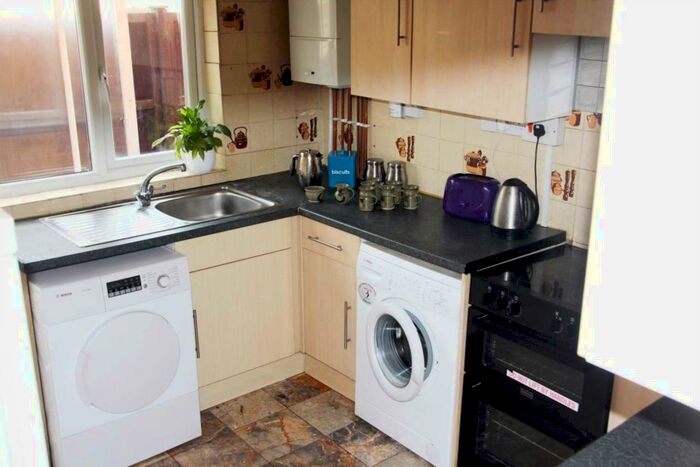 5 Bedroom Terraced House To Rent In Addington Road, Reading, RG1