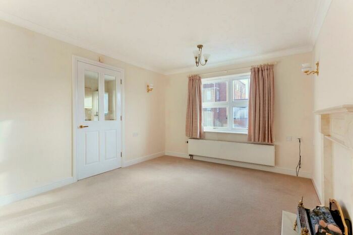 2 Bedroom Flat For Sale In Crane Bridge Road, Salisbury, SP2