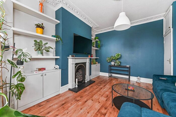 2 Bedroom Flat For Sale In Beulah Hill, Upper Norwood, London, SE19