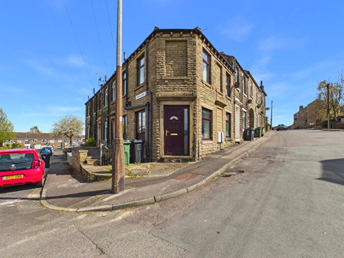 3 Bedroom House Of Multiple Occupation For Sale In Primrose Hill Road, Huddersfield, West Yorkshire, HD4