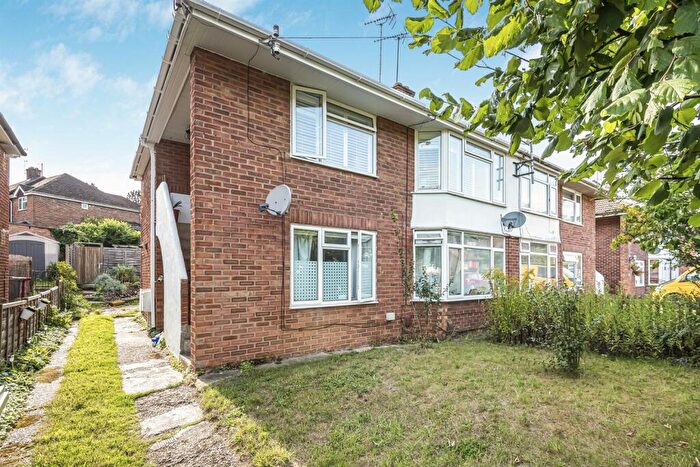 2 Bedroom Apartment For Sale In Hemdean Road, Caversham, Reading, RG4