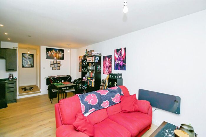1 Bedroom Flat For Sale In Glebe Street, Penarth, CF64
