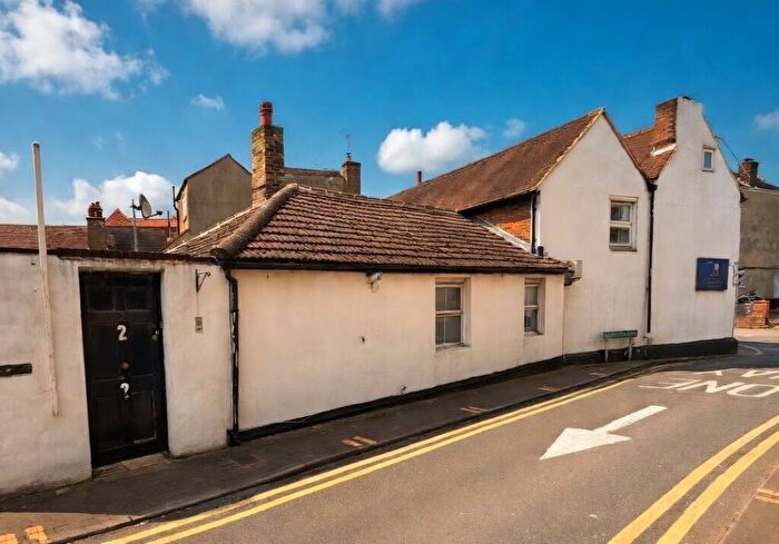 3 Bedroom Flat For Sale In Broomhill Road, Orpington, Kent, BR6