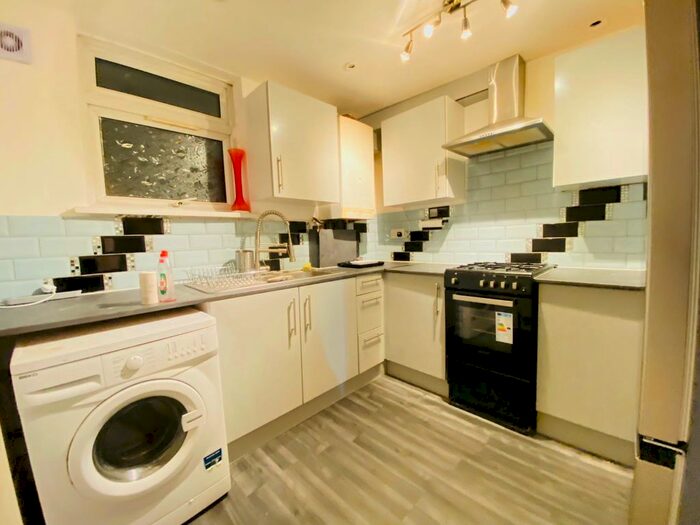 3 Bedroom Flat To Rent In St. Albans Road, Ilford, IG3