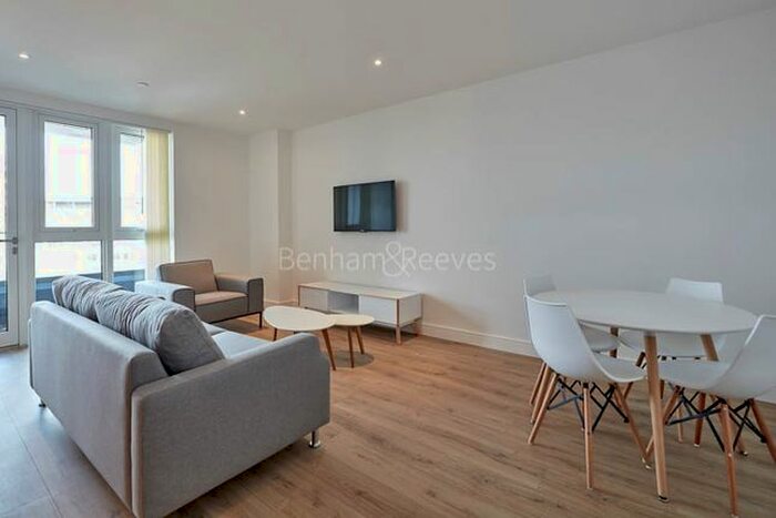2 Bedroom Flat To Rent In Sovereign Court, Hammersmith, W6