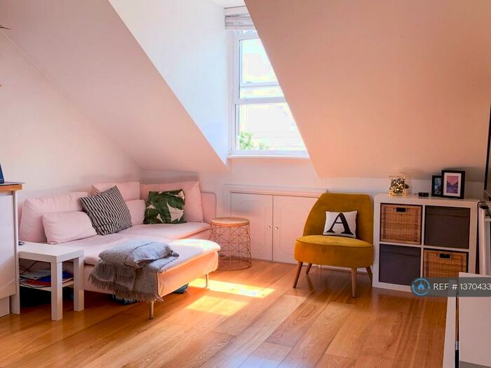 1 Bedroom Flat To Rent In Pitlochry House, London, SE27