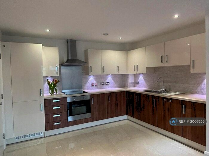 2 Bedroom Flat To Rent In Leyton Green Road, London, E10