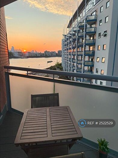 2 Bedroom Flat To Rent In Orion Point, London, E14