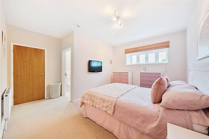 2 Bedroom Flat For Sale In Main Road, Knockholt, Sevenoaks, Kent, TN14