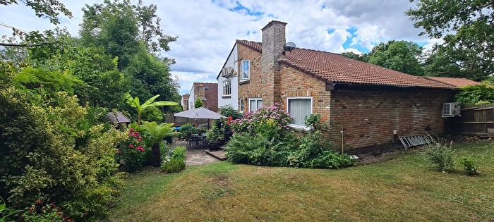 5 Bedroom Detached House For Sale In Warbank Lane, Kingston Upon Thames, KT2